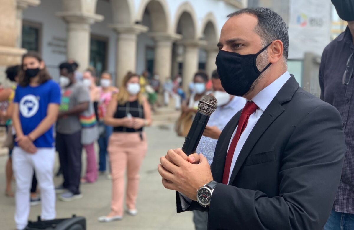Líder da Oposição, Augusto Vasconcelos cobra que a prefeitura reveja o fechamento da EJA